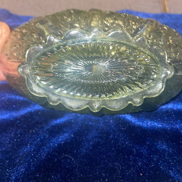 Vintage Fenton Daisy & Button Colonial Green Glass Basket Split Twig Handle - Picture 2 of 4